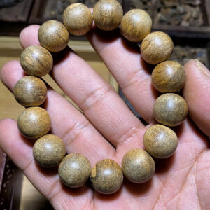 Vòng Trầm Hương 14mm Banh Đỏ – Malaysia